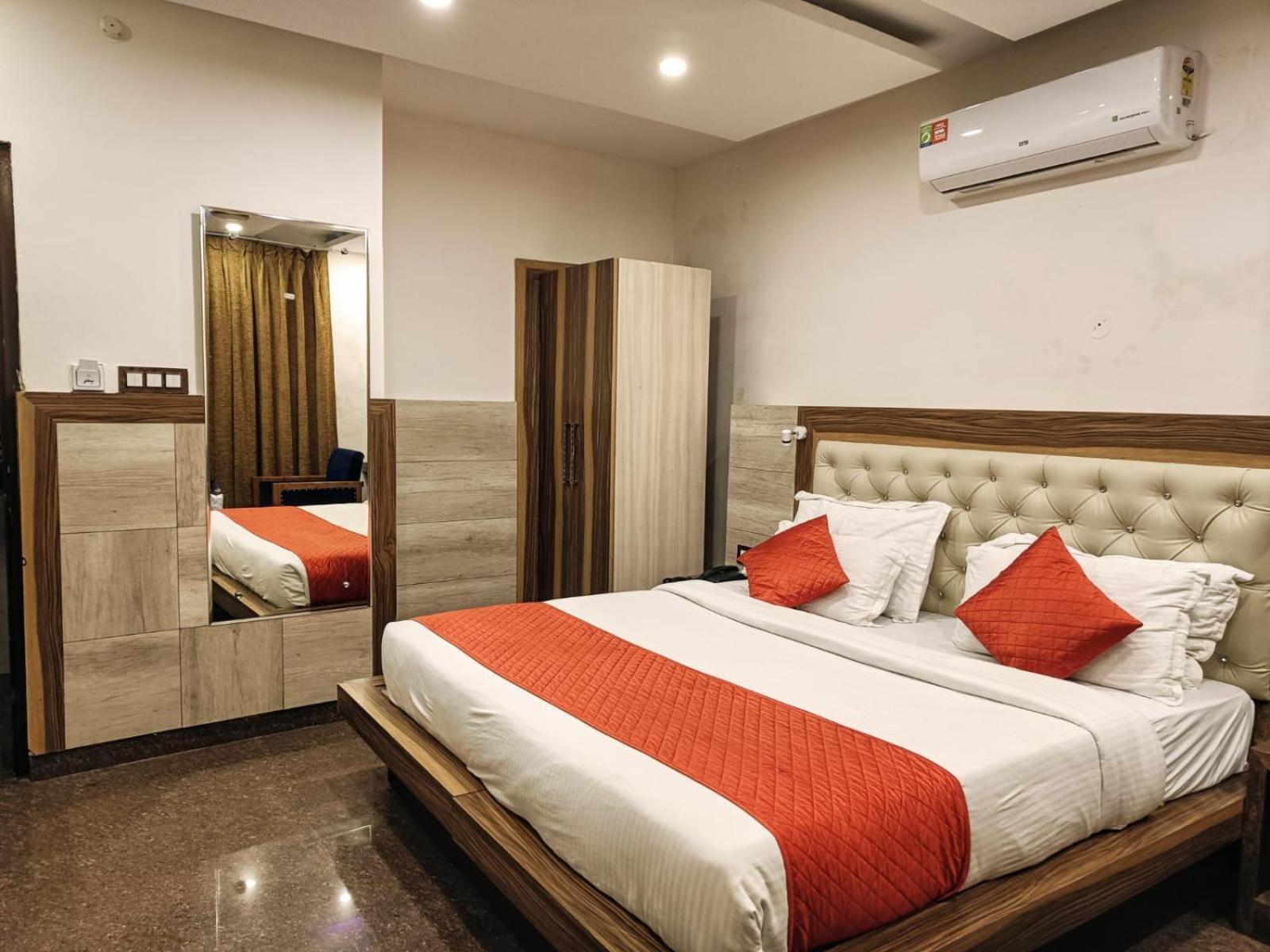 King Castle Mcleodganj-Centrally Heated And Air Cooled- Near Mall Road - Free Parking Дармсала Екстер'єр фото
