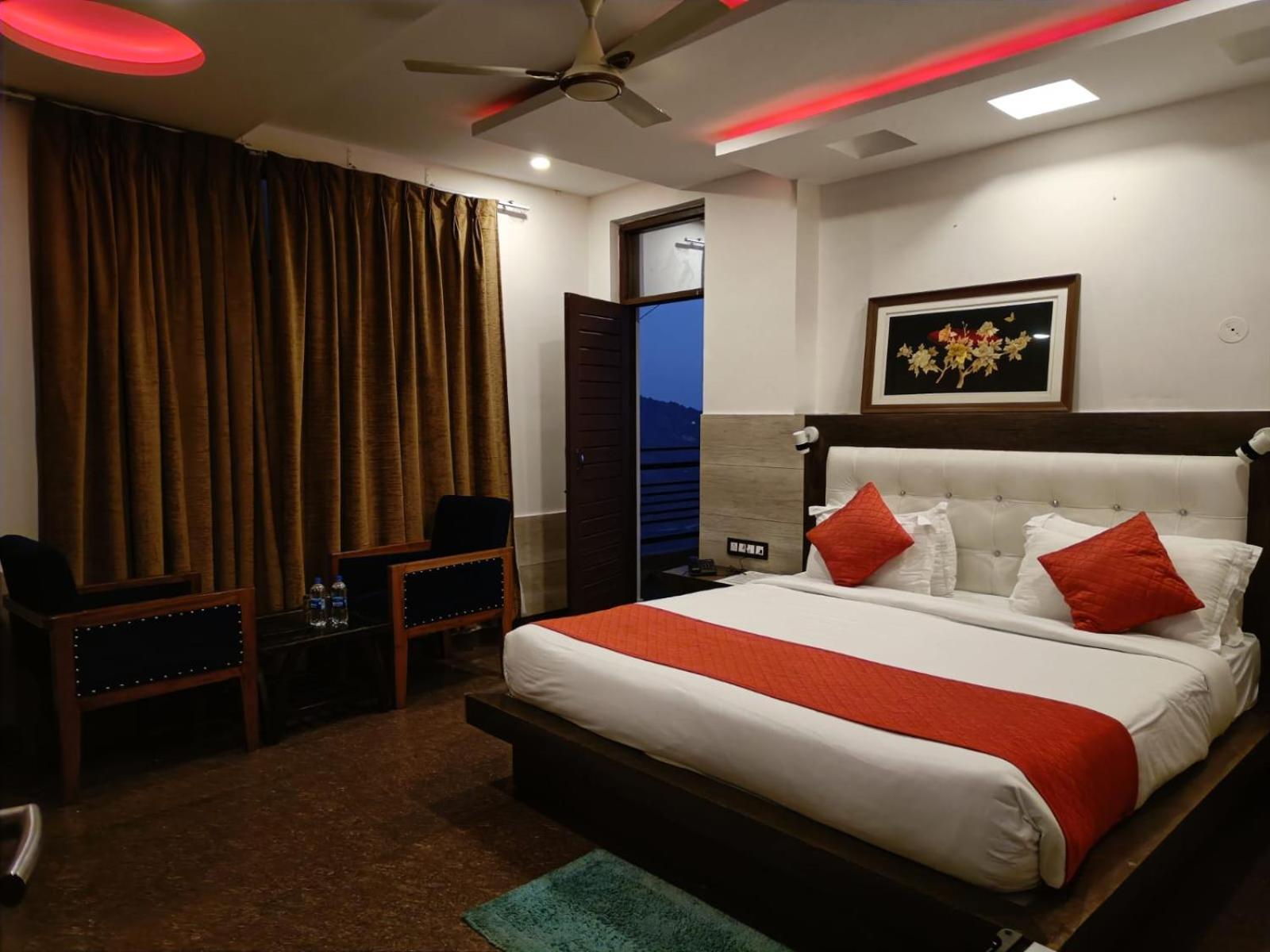 King Castle Mcleodganj-Centrally Heated And Air Cooled- Near Mall Road - Free Parking Дармсала Екстер'єр фото