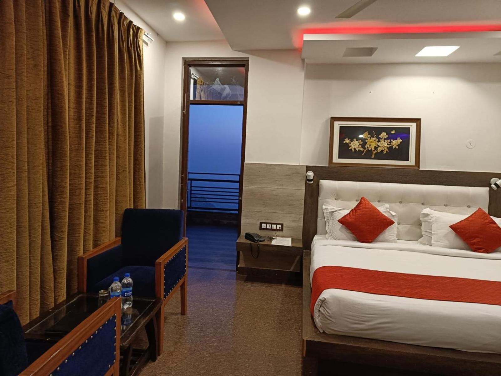 King Castle Mcleodganj-Centrally Heated And Air Cooled- Near Mall Road - Free Parking Дармсала Екстер'єр фото