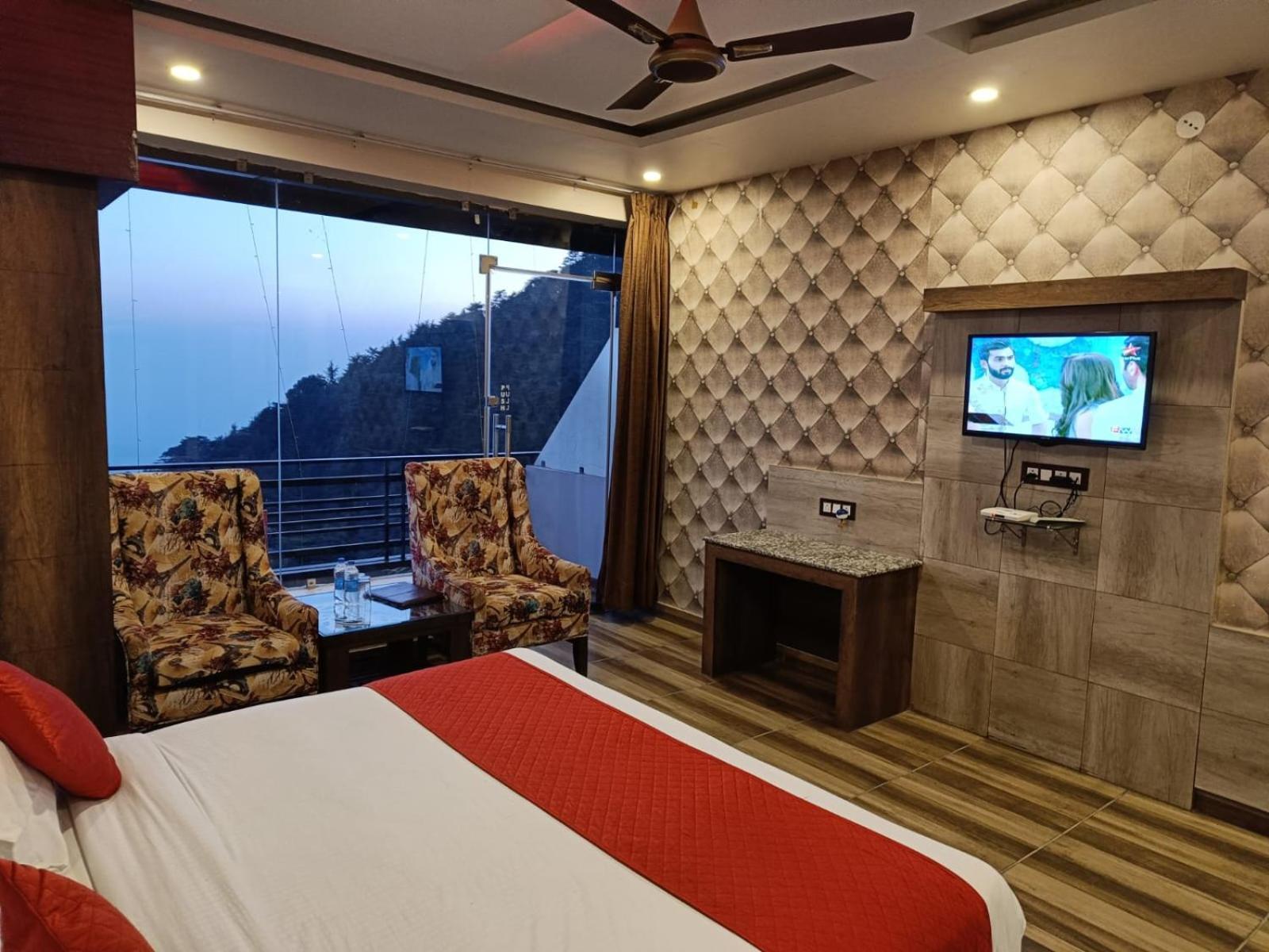King Castle Mcleodganj-Centrally Heated And Air Cooled- Near Mall Road - Free Parking Дармсала Екстер'єр фото