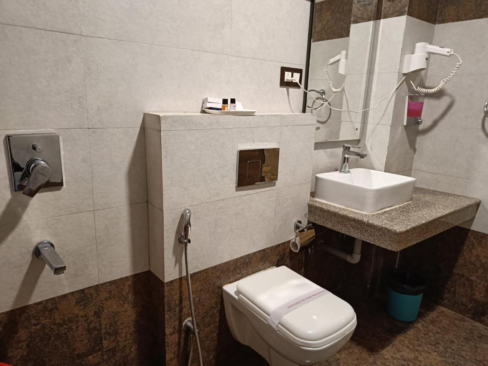 King Castle Mcleodganj-Centrally Heated And Air Cooled- Near Mall Road - Free Parking Дармсала Екстер'єр фото