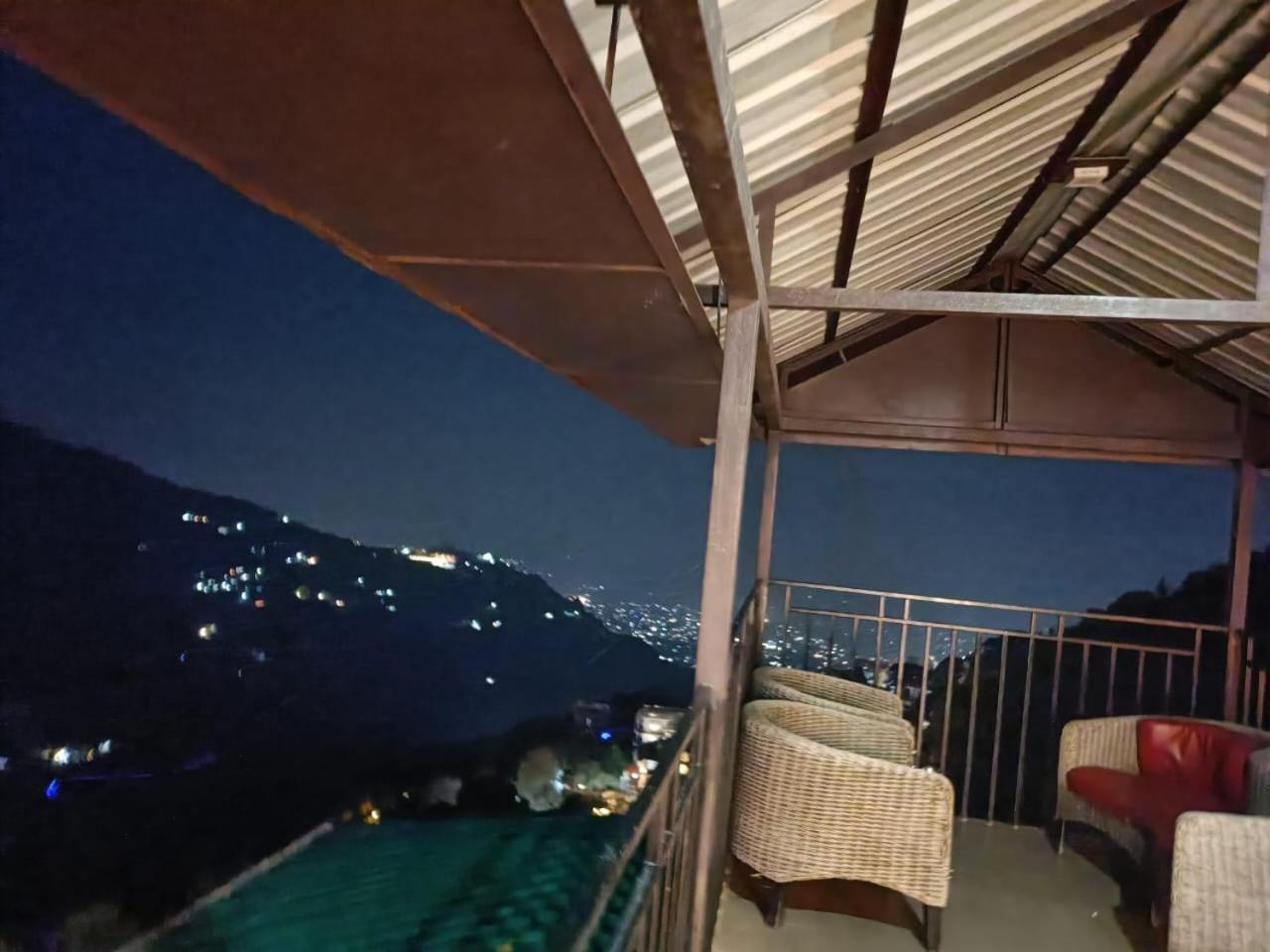 King Castle Mcleodganj-Centrally Heated And Air Cooled- Near Mall Road - Free Parking Дармсала Екстер'єр фото